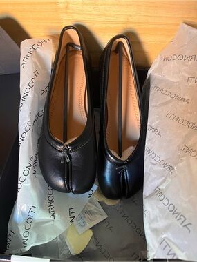 Black Women's Split-Toe Ballet Flats